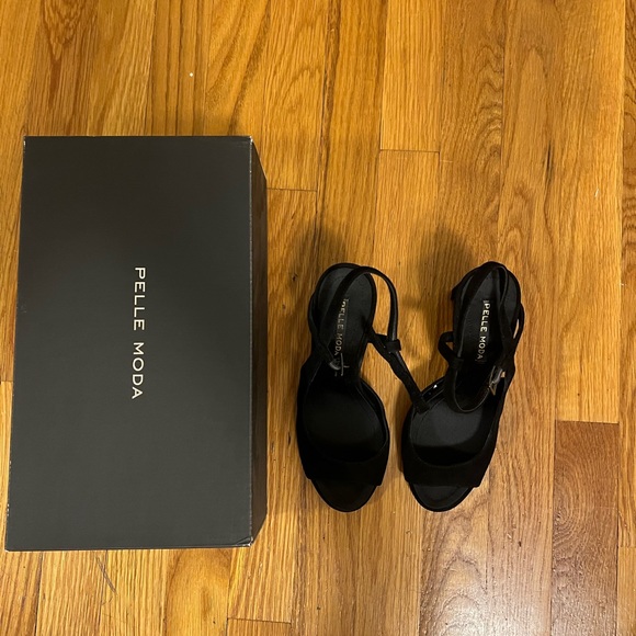 Pelle Moda  Suede Leather Sandals - Picture 4 of 9